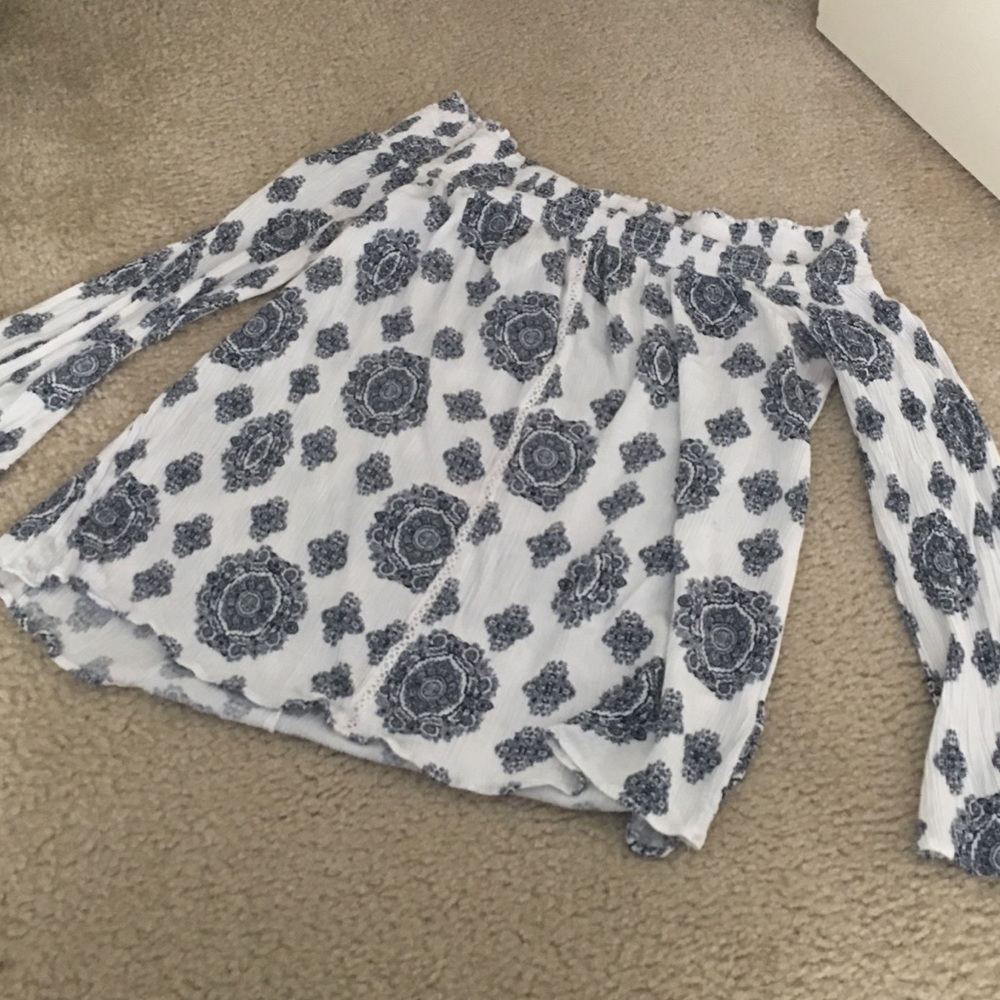 Blue and white super cute blouse